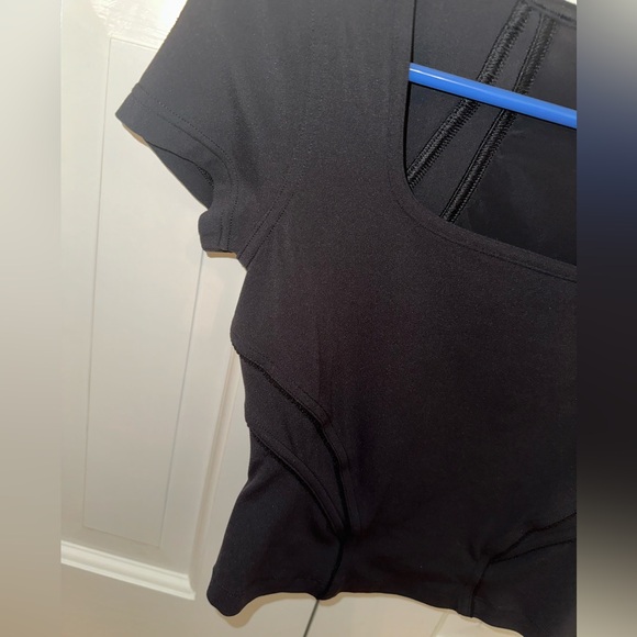Lululemon Black Cropped Top - Picture 4 of 8